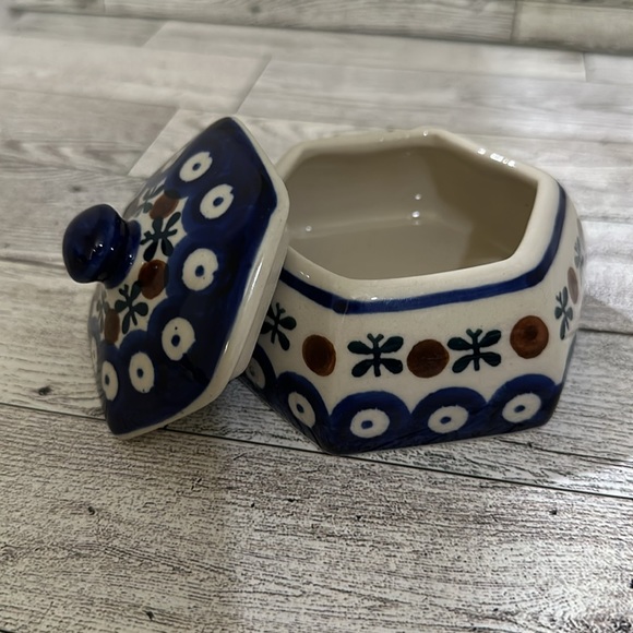 Bolesławiec Polish Pottery Hand-painted Circles Shapes small container with lid - Picture 3 of 7
